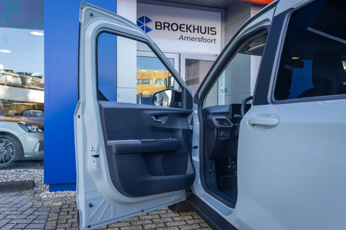 BEV Titanium | Trekhaak | BLISS | A. Camera | Keyless | Stoel- Stuurverwarming | Achterlichten LED | BLIS met Cross Traffic Alert | Dagrijlicht LED