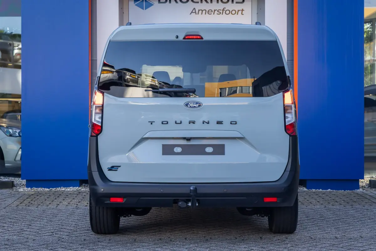 BEV Titanium | Trekhaak | BLISS | A. Camera | Keyless | Stoel- Stuurverwarming | Achterlichten LED | BLIS met Cross Traffic Alert | Dagrijlicht LED