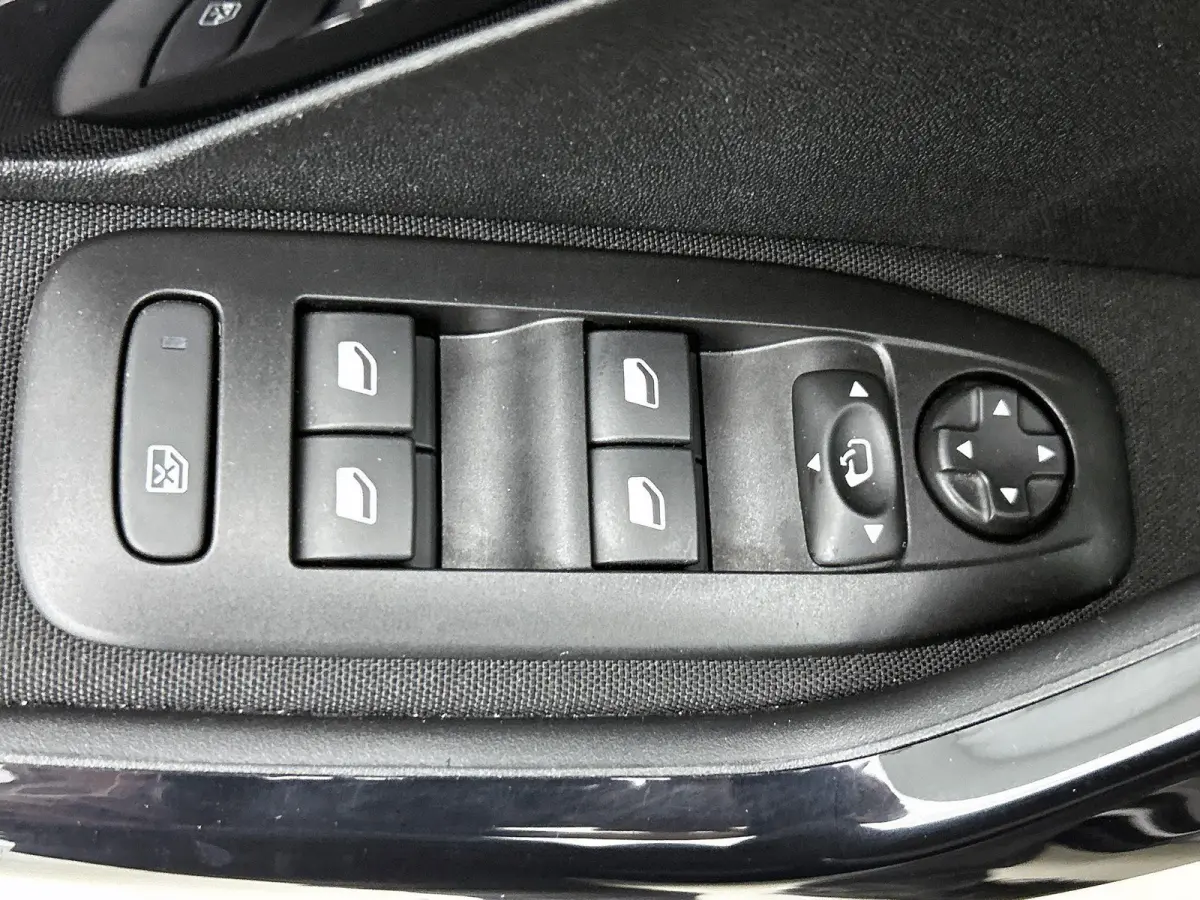 1.2 110pk Signature Automaat | 1ste Eigenaar | Navigatie | Apple Carplay/Android Auto | Camera | Cruise Control | Climate Control |