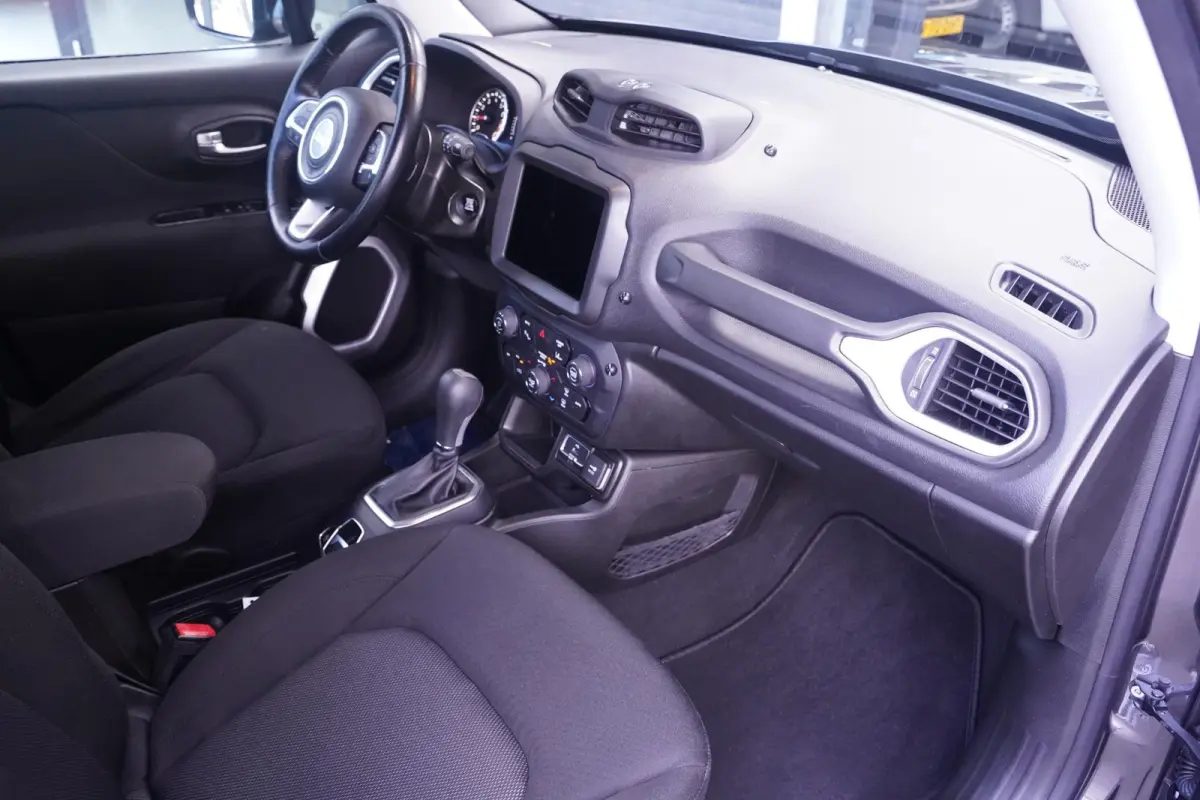 1.3T DDCT Limited automaat climatronic 16"-lmv stuurbediening trekhaak PDC achter cruise-controle armsteun buitenspiegel electr. inklapbaar bestuurders-passagiers stoelen in hoogte verstelba