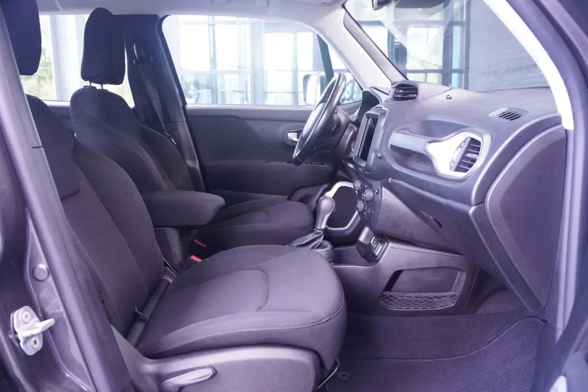 1.3T DDCT Limited automaat climatronic 16"-lmv stuurbediening trekhaak PDC achter cruise-controle armsteun buitenspiegel electr. inklapbaar bestuurders-passagiers stoelen in hoogte verstelba