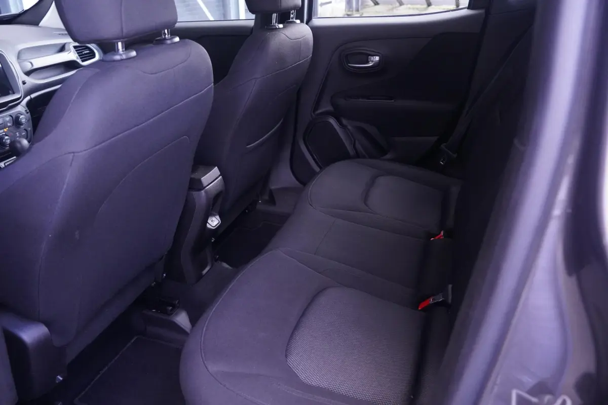 1.3T DDCT Limited automaat climatronic 16"-lmv stuurbediening trekhaak PDC achter cruise-controle armsteun buitenspiegel electr. inklapbaar bestuurders-passagiers stoelen in hoogte verstelba