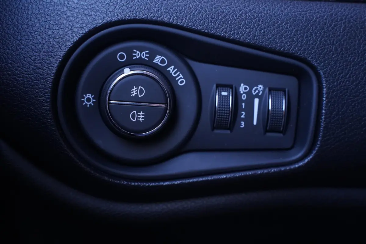 1.3T DDCT Limited automaat climatronic 16"-lmv stuurbediening trekhaak PDC achter cruise-controle armsteun buitenspiegel electr. inklapbaar bestuurders-passagiers stoelen in hoogte verstelba