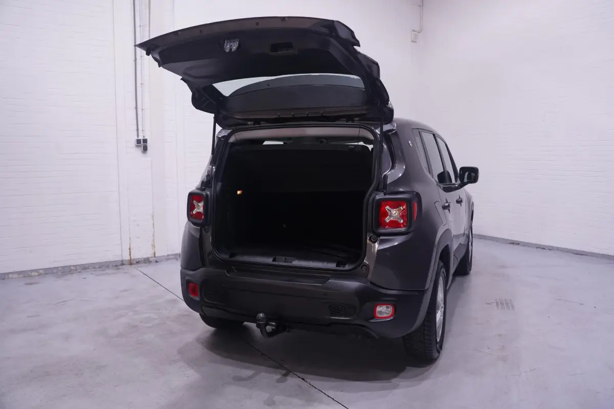 1.3T DDCT Limited automaat climatronic 16"-lmv stuurbediening trekhaak PDC achter cruise-controle armsteun buitenspiegel electr. inklapbaar bestuurders-passagiers stoelen in hoogte verstelba