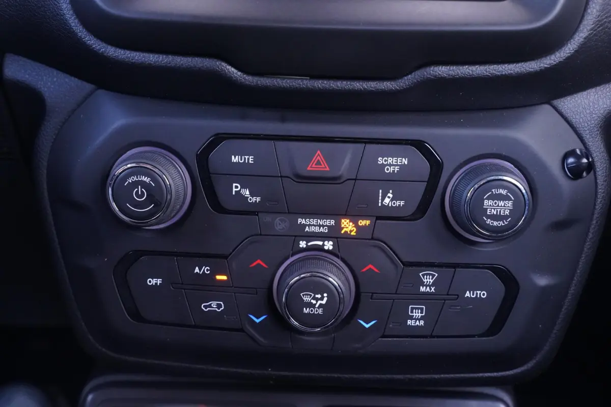1.3T DDCT Limited automaat climatronic 16"-lmv stuurbediening trekhaak PDC achter cruise-controle armsteun buitenspiegel electr. inklapbaar bestuurders-passagiers stoelen in hoogte verstelba
