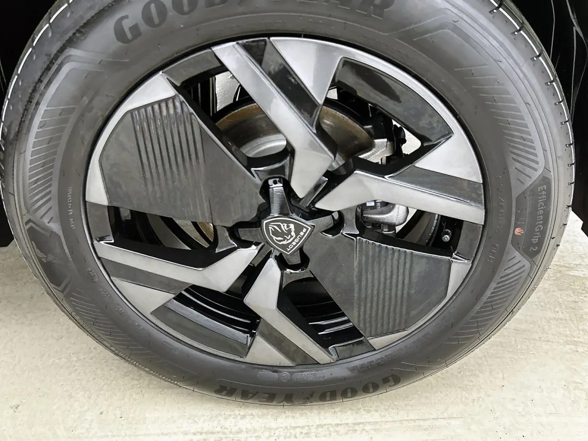 EV 156pk Envy 54 kWh Automaat | Camera Voor + Achter | Adaptieve Cruise Control | Warmtepomp | Dodehoekdetectie | 3-Fase | Navigatie | LED | 17"LMV |