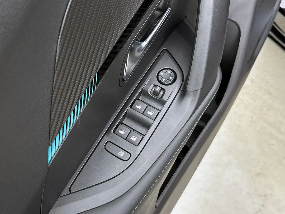 EV 156pk Envy 54 kWh Automaat | Camera Voor + Achter | Adaptieve Cruise Control | Warmtepomp | Dodehoekdetectie | 3-Fase | Navigatie | LED | 17"LMV |