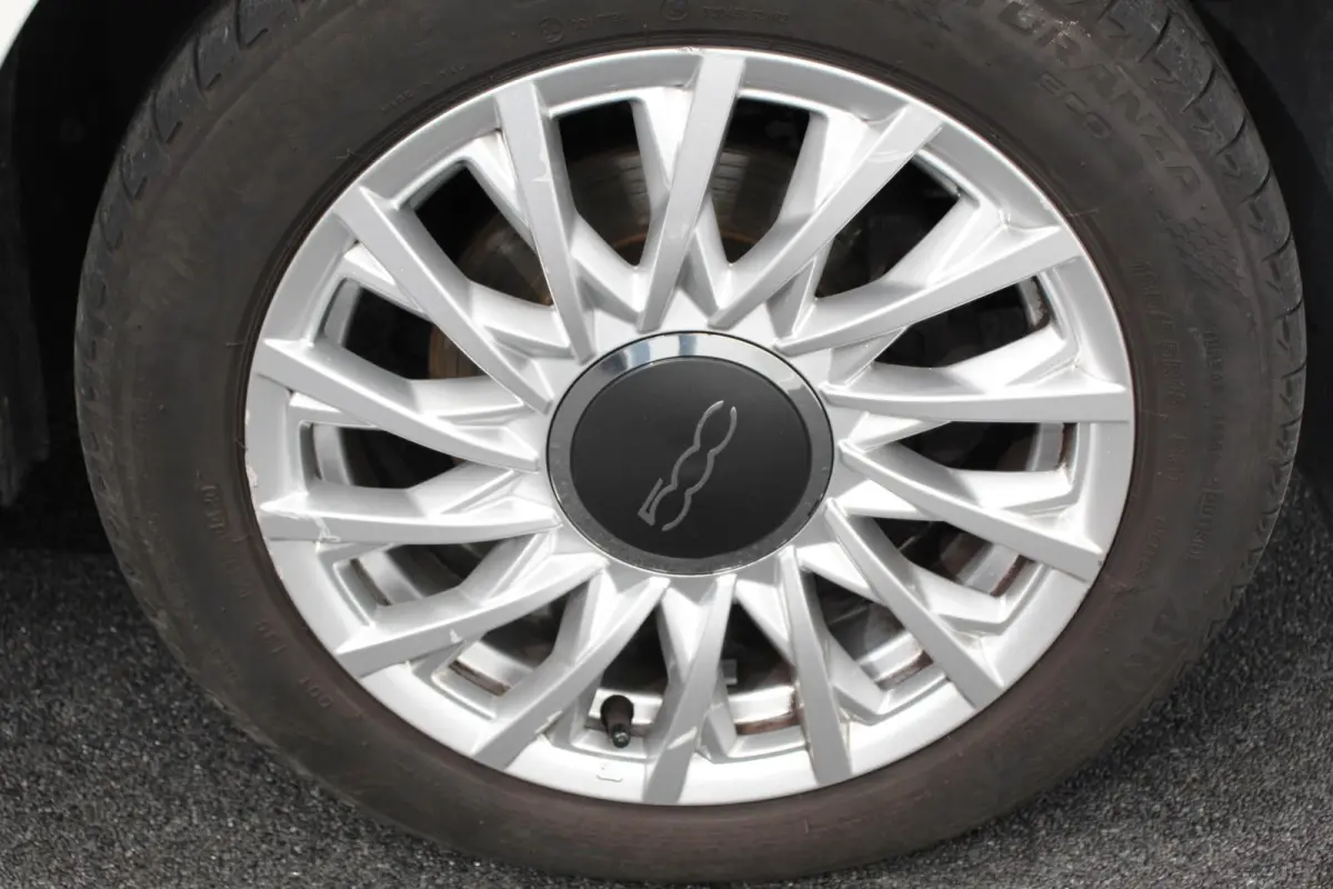 1.2 Automaat Lounge Cruise Control Navigatie Airco Parkeersensoren Achter Lichtmetalen Velgen