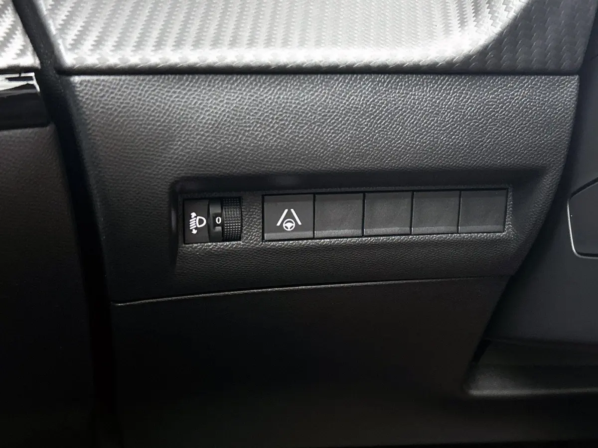 1.2 Hybrid 145pk Envy Automaat | Navigatie | Adaptieve Cruise Control | Camera Voor + Achter | 17"LMV | LED | Climate Control | Draadloze Telefoonlader |