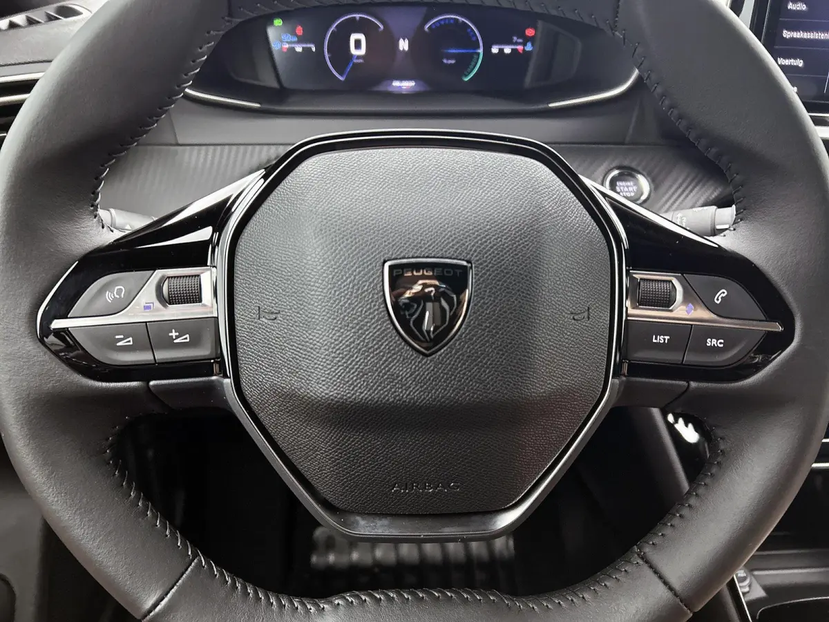 1.2 Hybrid 145pk Envy Automaat | Navigatie | Adaptieve Cruise Control | Camera Voor + Achter | 17"LMV | LED | Climate Control | Draadloze Telefoonlader |