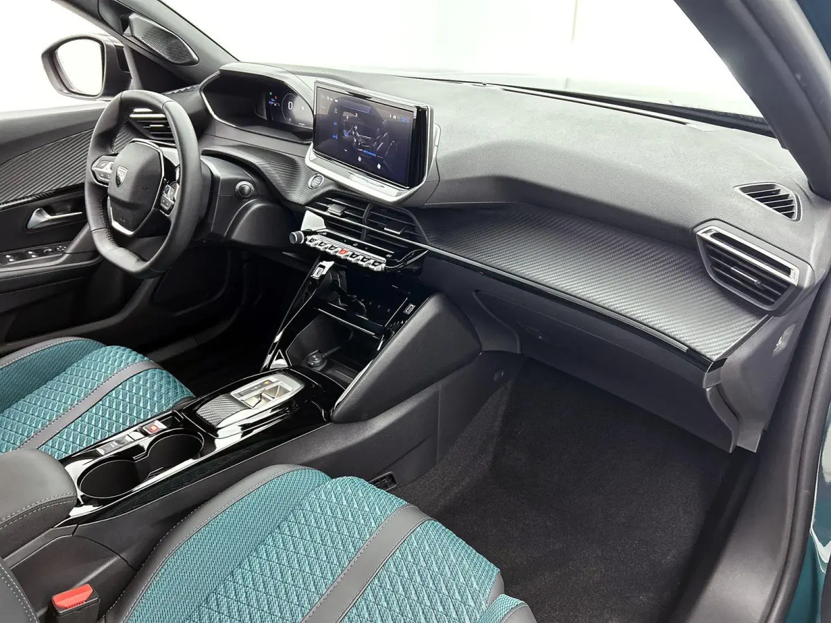 1.2 Hybrid 145pk Envy Automaat | Navigatie | Adaptieve Cruise Control | Camera Voor + Achter | 17"LMV | LED | Climate Control | Draadloze Telefoonlader |