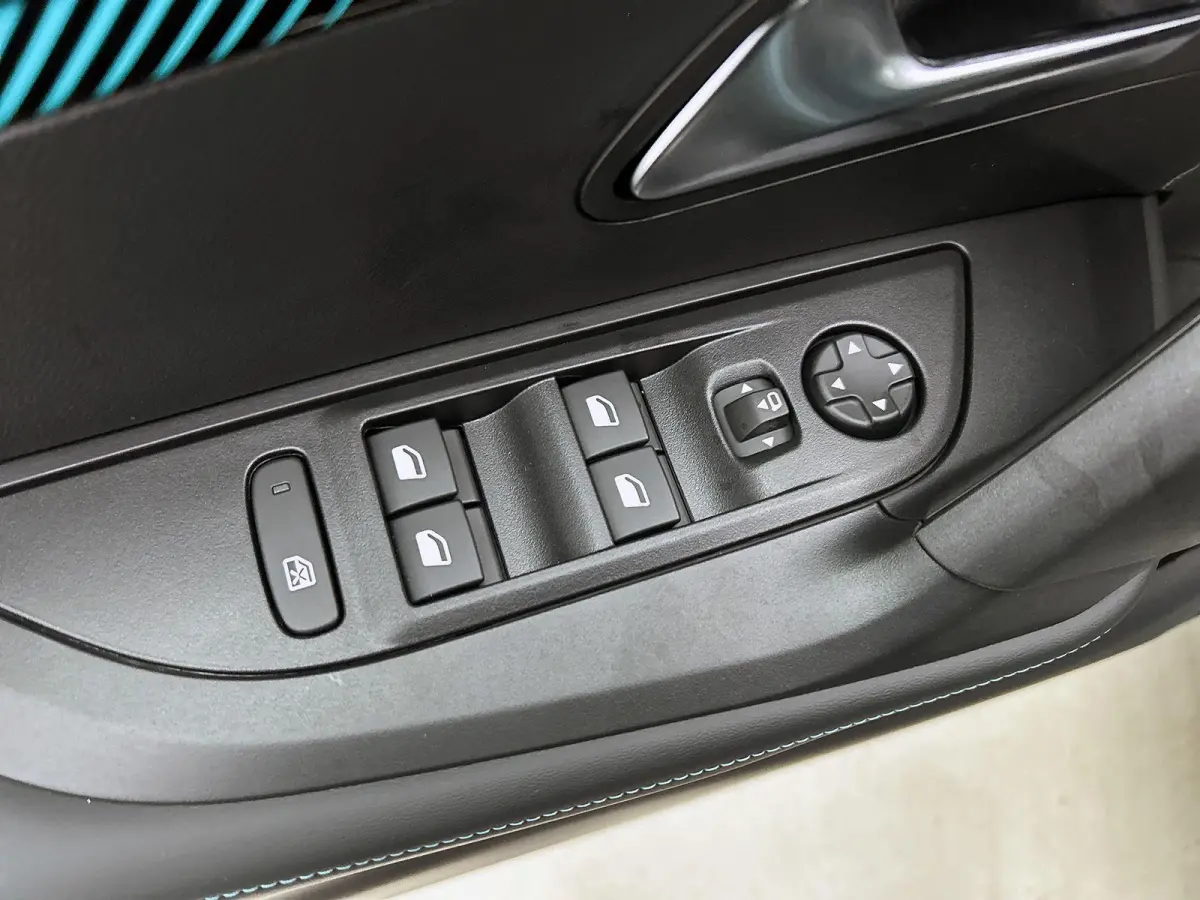 1.2 Hybrid 145pk Envy Automaat | Navigatie | Adaptieve Cruise Control | Camera Voor + Achter | 17"LMV | LED | Climate Control | Draadloze Telefoonlader |