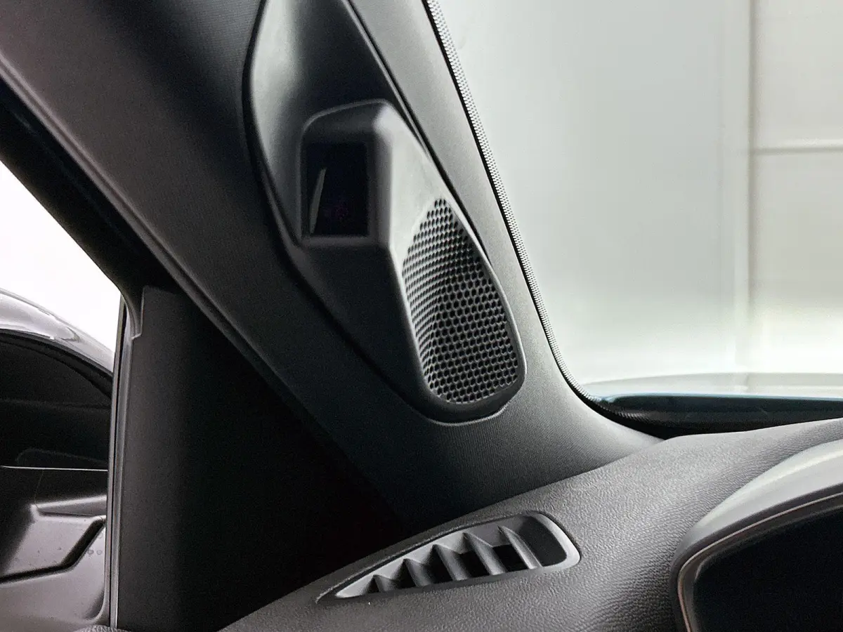1.2 Hybrid 145pk Envy Automaat | Navigatie | Adaptieve Cruise Control | Camera Voor + Achter | 17"LMV | LED | Climate Control | Draadloze Telefoonlader |