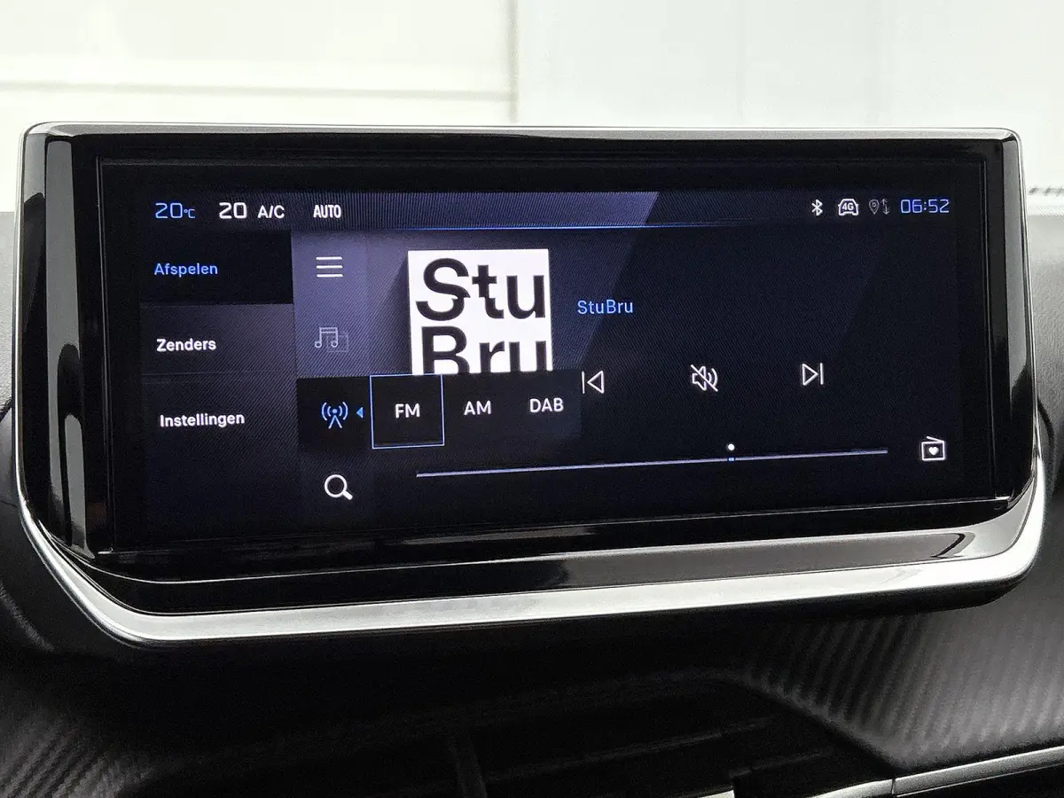 1.2 Hybrid 145pk Envy Automaat | Navigatie | Adaptieve Cruise Control | Camera Voor + Achter | 17"LMV | LED | Climate Control | Draadloze Telefoonlader |