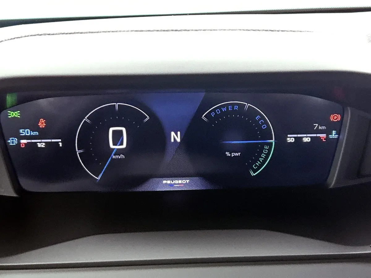 1.2 Hybrid 145pk Envy Automaat | Navigatie | Adaptieve Cruise Control | Camera Voor + Achter | 17"LMV | LED | Climate Control | Draadloze Telefoonlader |