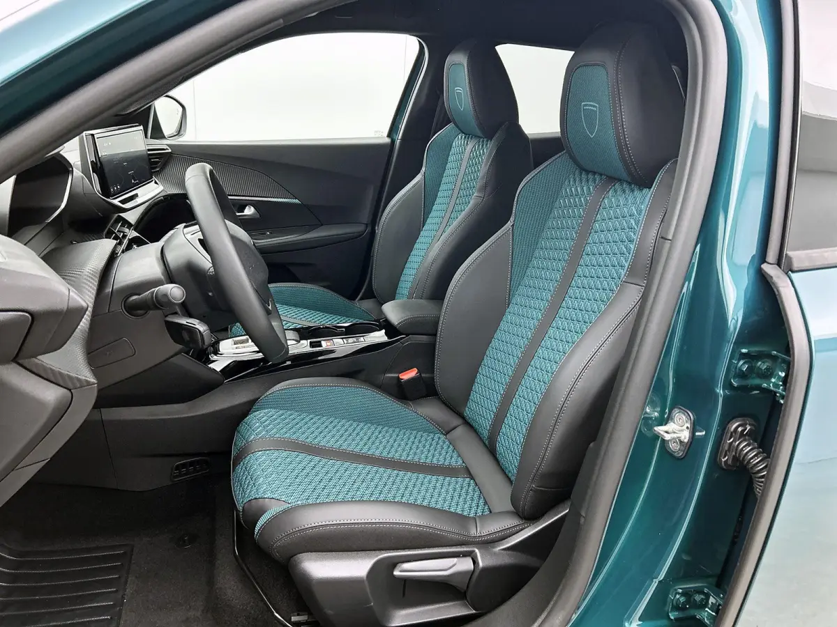 1.2 Hybrid 145pk Envy Automaat | Navigatie | Adaptieve Cruise Control | Camera Voor + Achter | 17"LMV | LED | Climate Control | Draadloze Telefoonlader |