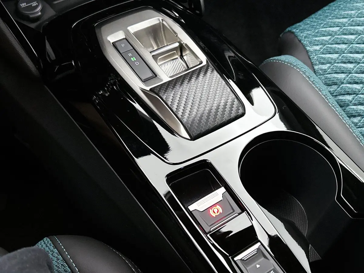 1.2 Hybrid 145pk Envy Automaat | Navigatie | Adaptieve Cruise Control | Camera Voor + Achter | 17"LMV | LED | Climate Control | Draadloze Telefoonlader |