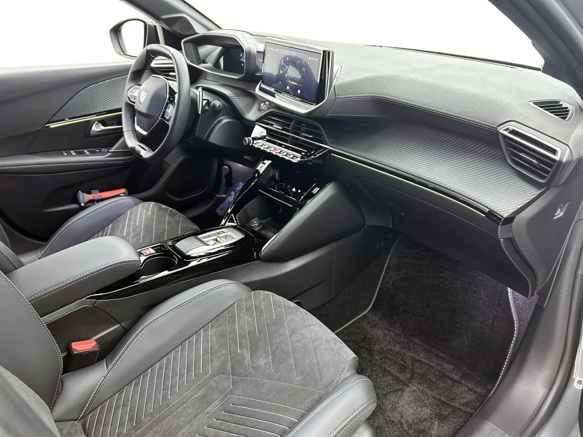 1.2 Hybrid 145pk GT Automaat | Elektrisch Verstelb. Bestuurdersstoel | Alcantara | Navigatie | Camera Voor + Achter | Adaptieve Cruise Control | Dodehoekdetectie | 17"LMV | LED | Climate Con