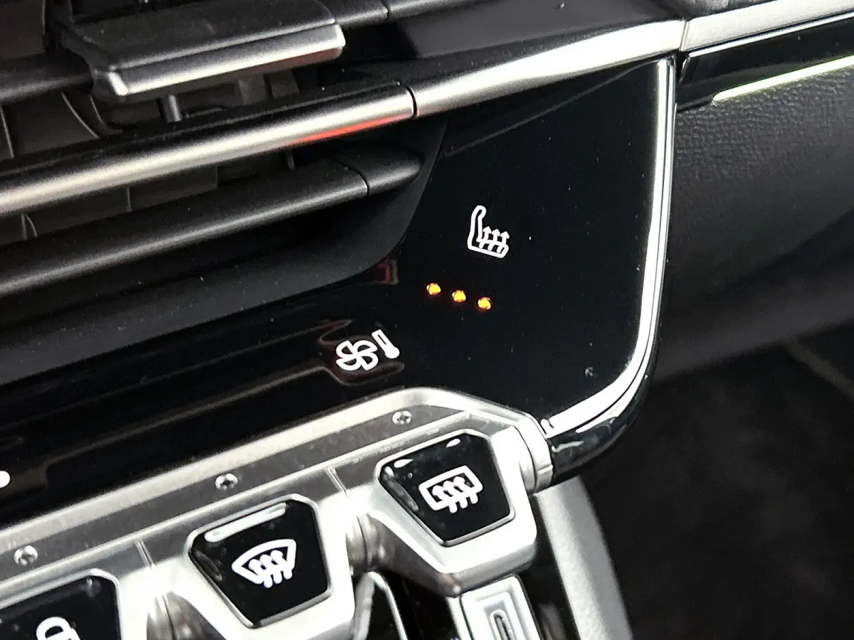 1.2 Hybrid 145pk GT Automaat | Elektrisch Verstelb. Bestuurdersstoel | Alcantara | Navigatie | Camera Voor + Achter | Adaptieve Cruise Control | Dodehoekdetectie | 17"LMV | LED | Climate Con