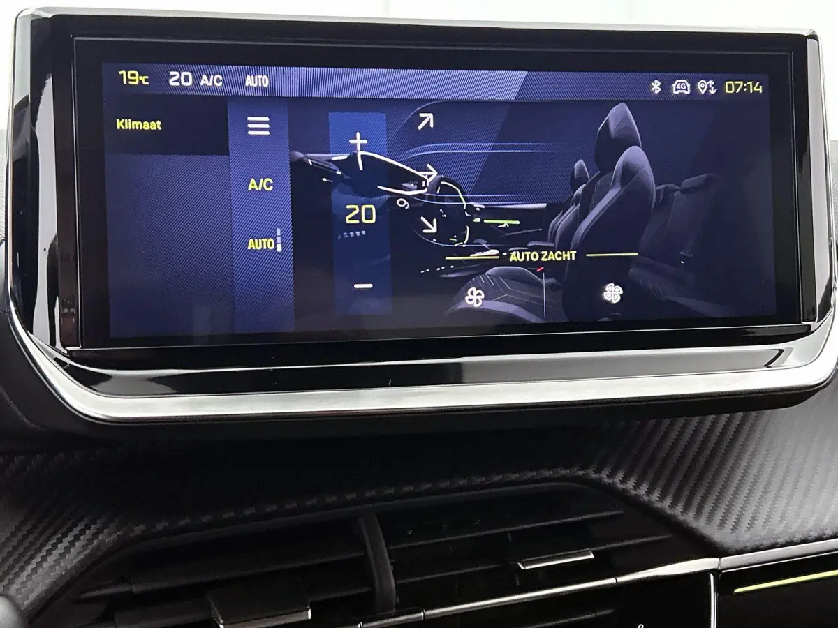 1.2 Hybrid 145pk GT Automaat | Elektrisch Verstelb. Bestuurdersstoel | Alcantara | Navigatie | Camera Voor + Achter | Adaptieve Cruise Control | Dodehoekdetectie | 17"LMV | LED | Climate Con
