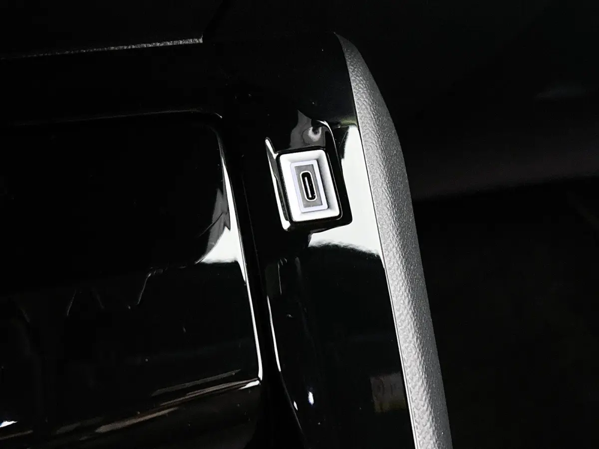 1.2 Hybrid 145pk GT Automaat | Elektrisch Verstelb. Bestuurdersstoel | Alcantara | Navigatie | Camera Voor + Achter | Adaptieve Cruise Control | Dodehoekdetectie | 17"LMV | LED | Climate Con