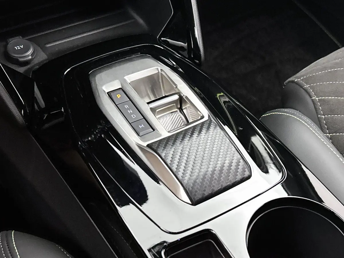 1.2 Hybrid 145pk GT Automaat | Elektrisch Verstelb. Bestuurdersstoel | Alcantara | Navigatie | Camera Voor + Achter | Adaptieve Cruise Control | Dodehoekdetectie | 17"LMV | LED | Climate Con