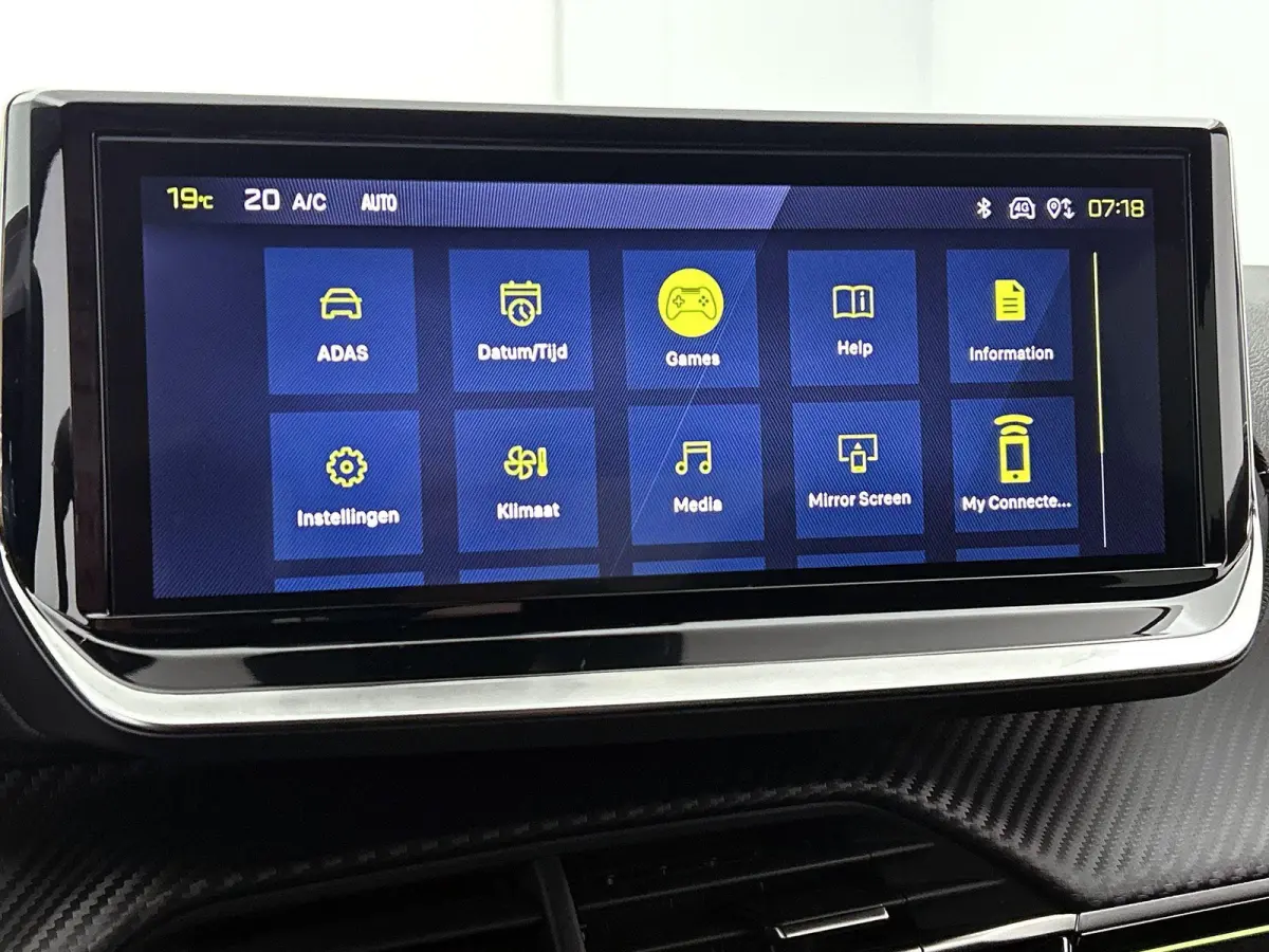 1.2 Hybrid 145pk GT Automaat | Elektrisch Verstelb. Bestuurdersstoel | Alcantara | Navigatie | Camera Voor + Achter | Adaptieve Cruise Control | Dodehoekdetectie | 17"LMV | LED | Climate Con