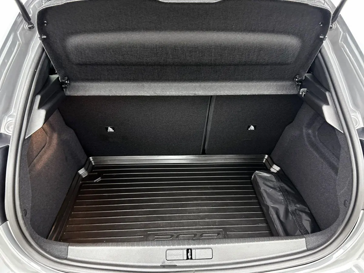 1.2 Hybrid 145pk GT Automaat | Elektrisch Verstelb. Bestuurdersstoel | Alcantara | Navigatie | Camera Voor + Achter | Adaptieve Cruise Control | Dodehoekdetectie | 17"LMV | LED | Climate Con