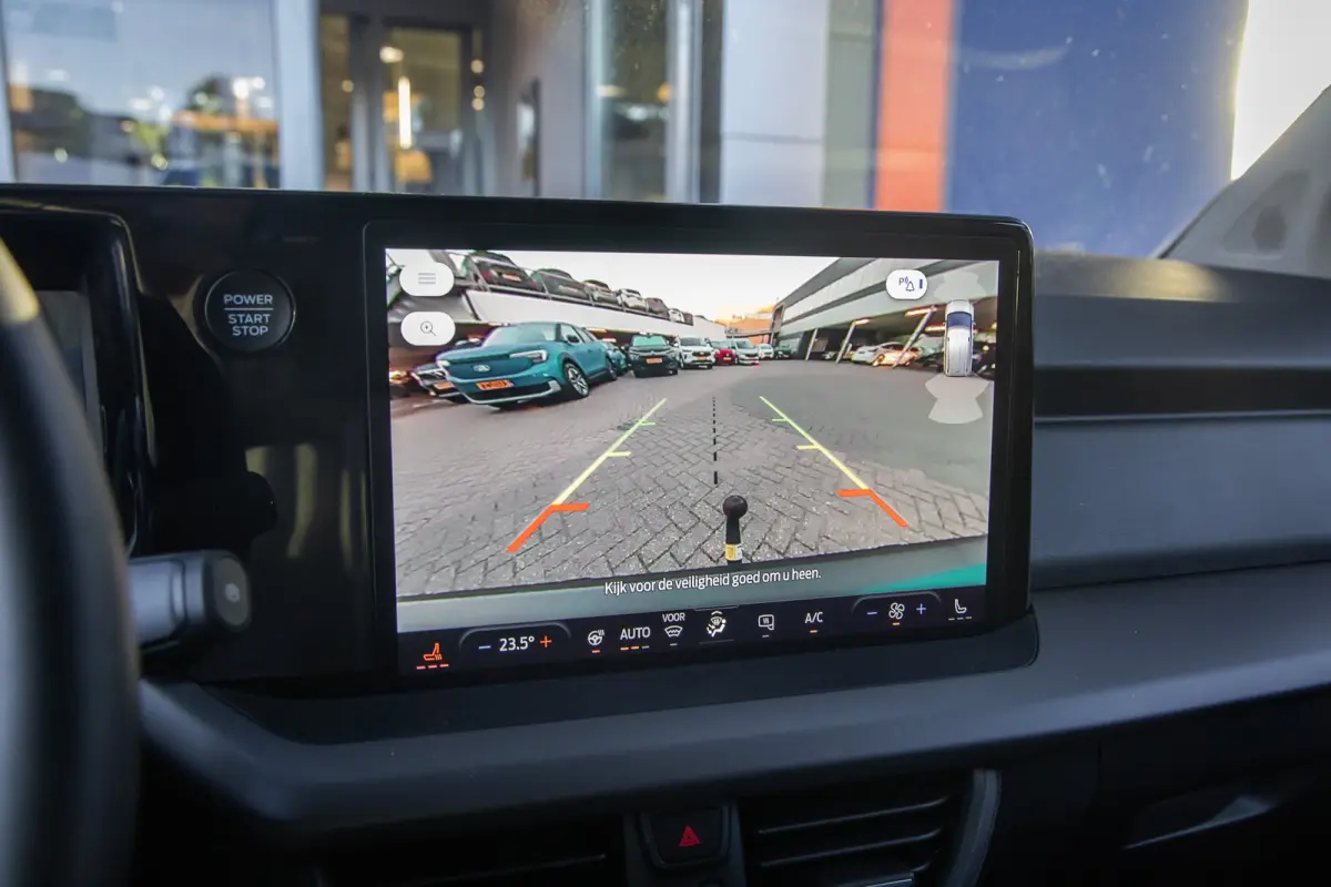 Limited 44 kWh | Trekhaak | Camera | Adap.cruise | Apple Carplay/Android Auto | Stoel+stuur verwarming | Dodehoekdetectie | Achteruitrijcamera | Apple Carplay/Android Auto|telefoonintegratie