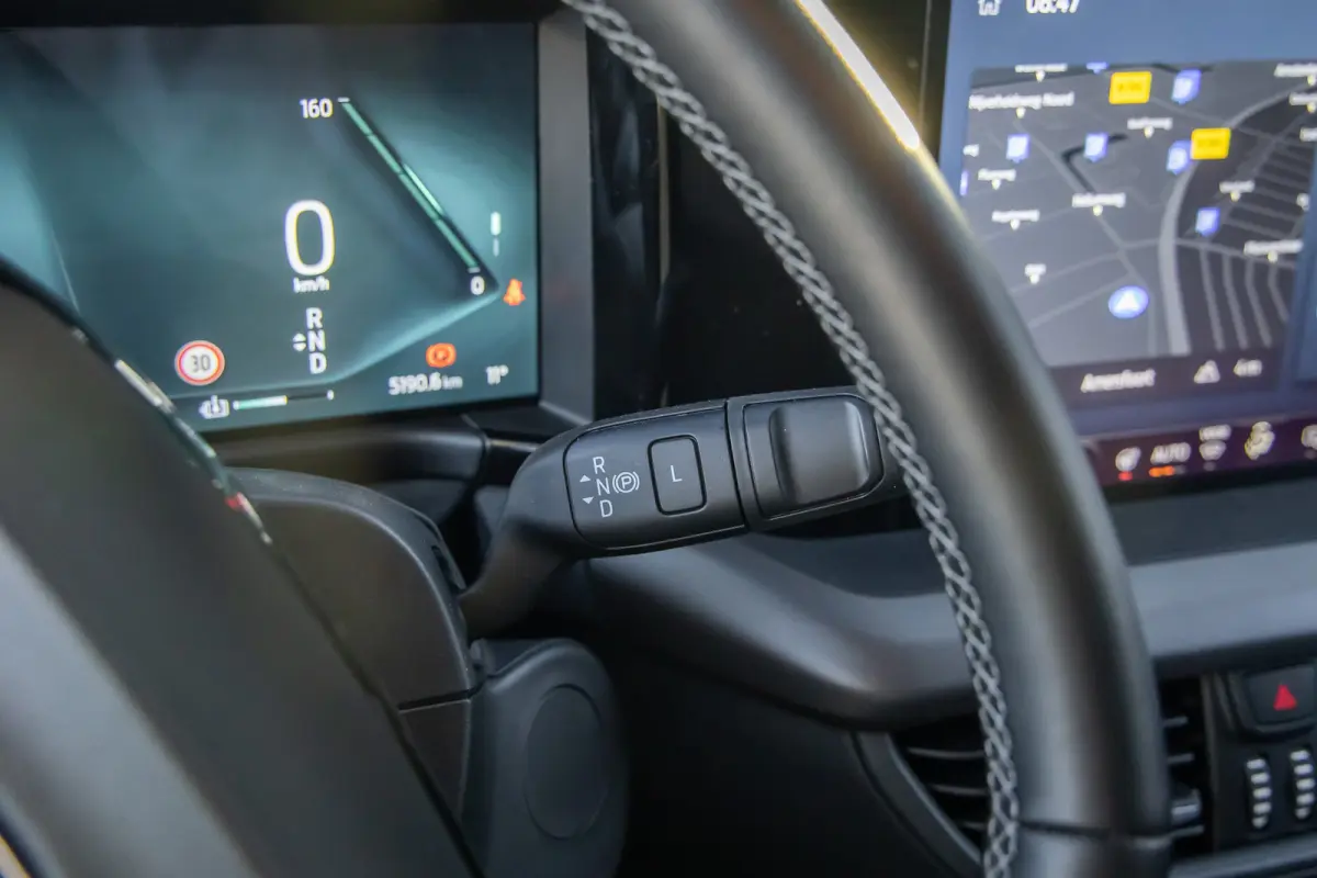 Limited 44 kWh | Trekhaak | Camera | Adap.cruise | Apple Carplay/Android Auto | Stoel+stuur verwarming | Dodehoekdetectie | Achteruitrijcamera | Apple Carplay/Android Auto|telefoonintegratie