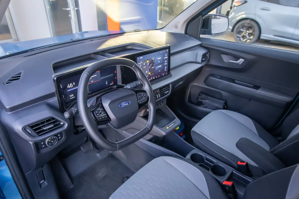 Limited 44 kWh | Trekhaak | Camera | Adap.cruise | Apple Carplay/Android Auto | Stoel+stuur verwarming | Dodehoekdetectie | Achteruitrijcamera | Apple Carplay/Android Auto|telefoonintegratie