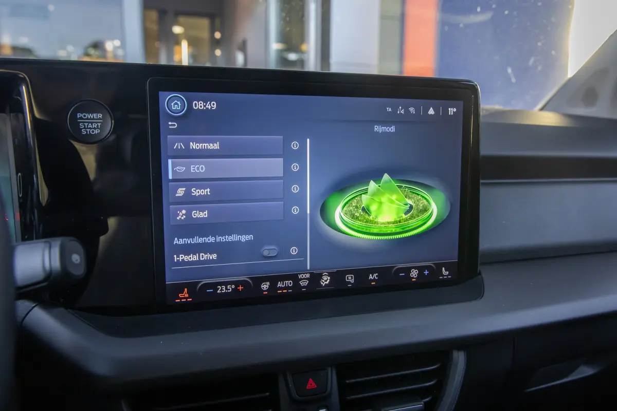 Limited 44 kWh | Trekhaak | Camera | Adap.cruise | Apple Carplay/Android Auto | Stoel+stuur verwarming | Dodehoekdetectie | Achteruitrijcamera | Apple Carplay/Android Auto|telefoonintegratie