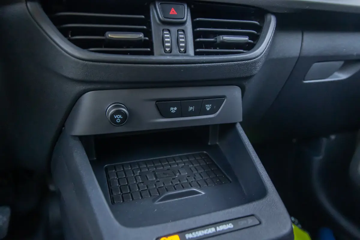 Limited 44 kWh | Trekhaak | Camera | Adap.cruise | Apple Carplay/Android Auto | Stoel+stuur verwarming | Dodehoekdetectie | Achteruitrijcamera | Apple Carplay/Android Auto|telefoonintegratie