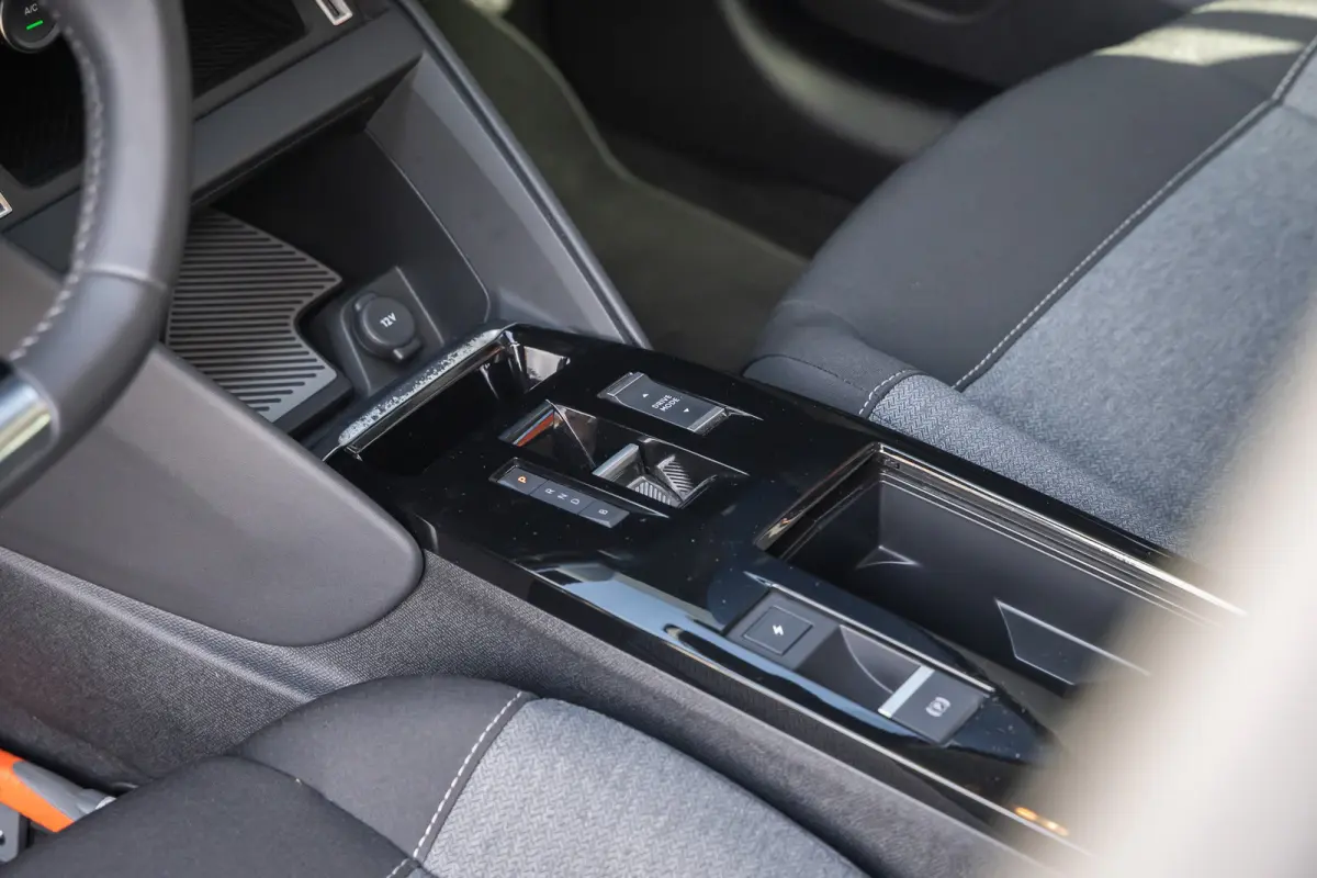 Feel 50 kWh | Apple Carplay/Android Auto | Cruise control | Full-LED koplampen | SOH 90% | Apple Carplay/Android Auto|telefoonintegratie premium | Cruise control | Full-LED koplampen