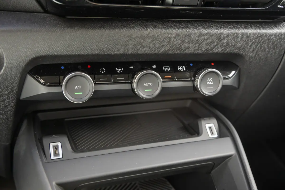 Feel 50 kWh | Apple Carplay/Android Auto | Cruise control | Full-LED koplampen | SOH 90% | Apple Carplay/Android Auto|telefoonintegratie premium | Cruise control | Full-LED koplampen