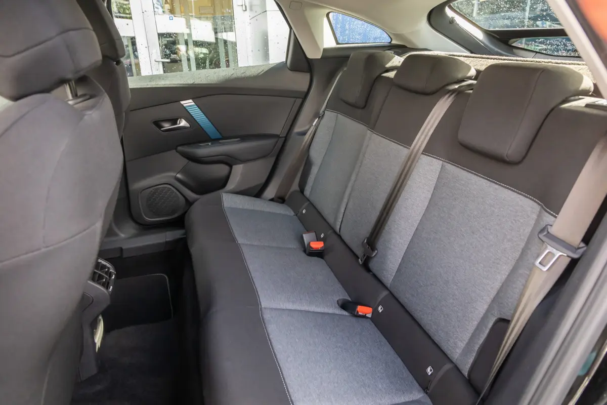 Feel 50 kWh | Apple Carplay/Android Auto | Cruise control | Full-LED koplampen | SOH 90% | Apple Carplay/Android Auto|telefoonintegratie premium | Cruise control | Full-LED koplampen