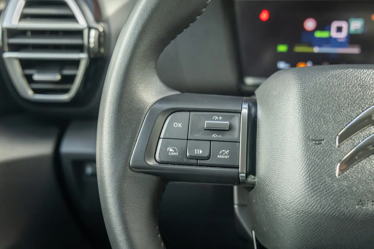Feel 50 kWh | Apple Carplay/Android Auto | Cruise control | Full-LED koplampen | SOH 90% | Apple Carplay/Android Auto|telefoonintegratie premium | Cruise control | Full-LED koplampen