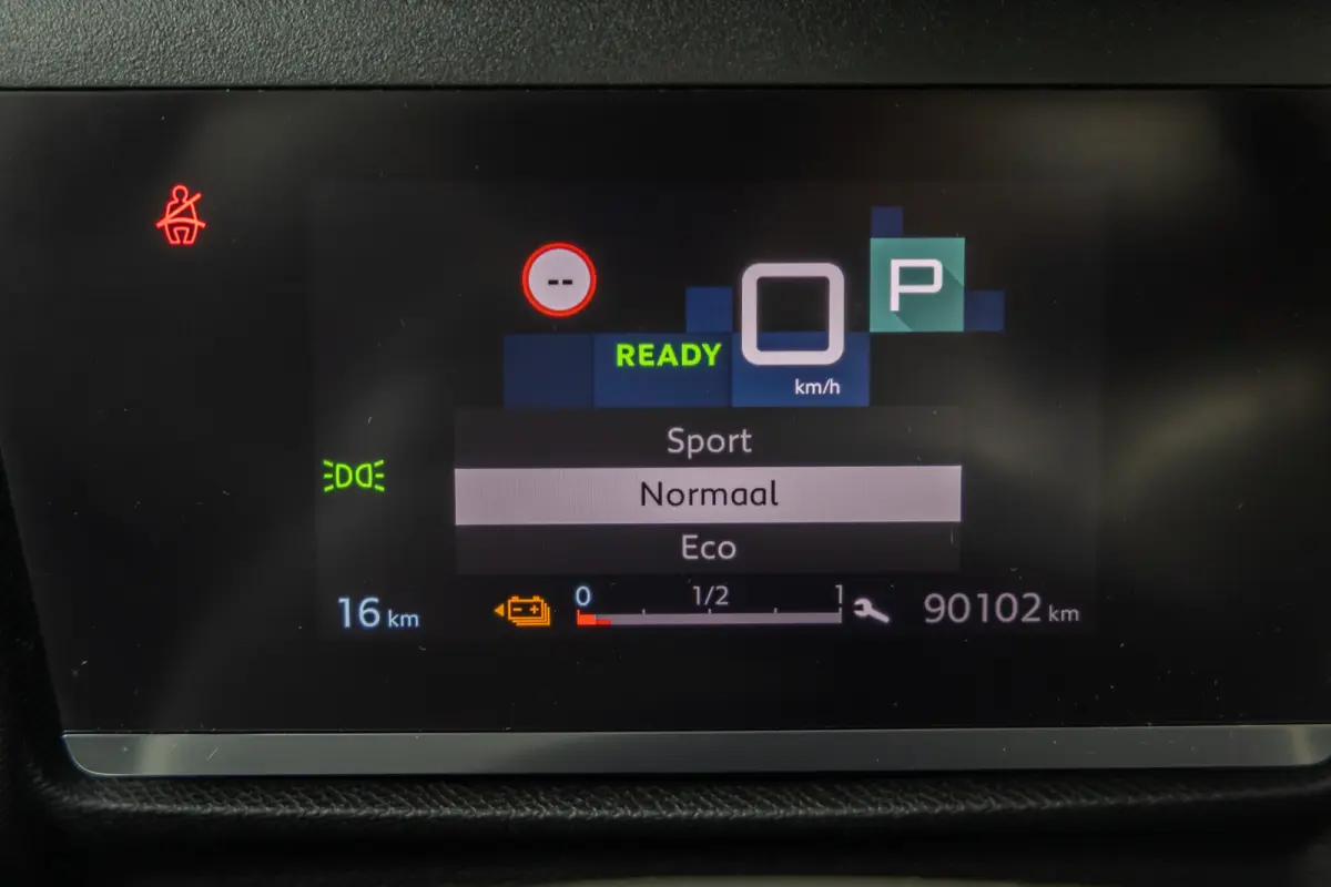 Feel 50 kWh | Apple Carplay/Android Auto | Cruise control | Full-LED koplampen | SOH 90% | Apple Carplay/Android Auto|telefoonintegratie premium | Cruise control | Full-LED koplampen