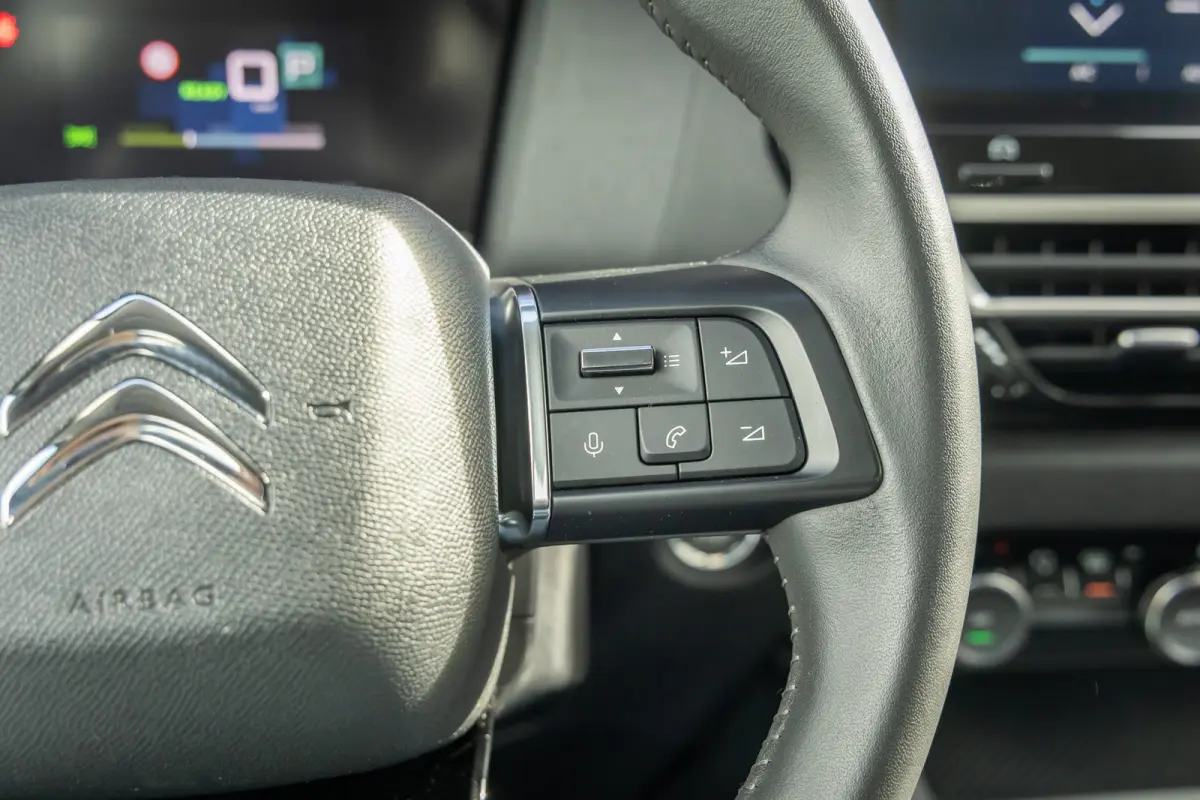 Feel 50 kWh | Apple Carplay/Android Auto | Cruise control | Full-LED koplampen | SOH 90% | Apple Carplay/Android Auto|telefoonintegratie premium | Cruise control | Full-LED koplampen