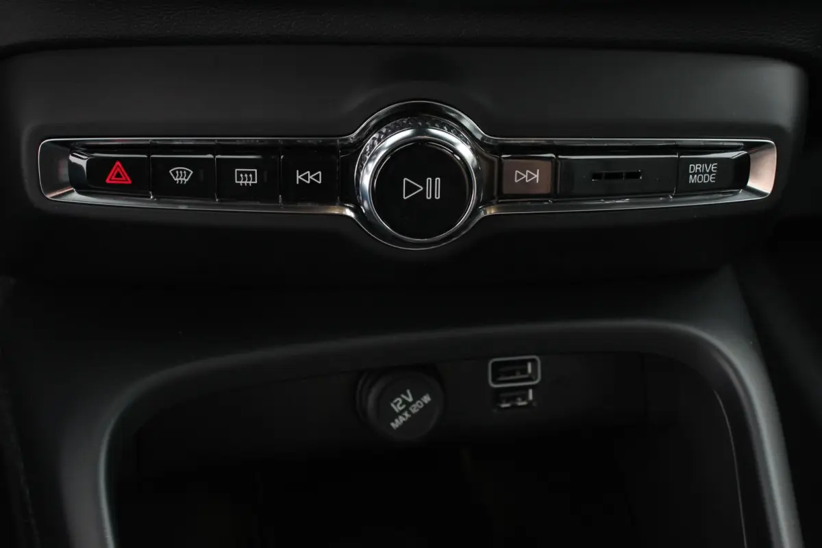 1.5 T5 Plug-in hybrid Plus Bright Navigatie Climate Control Adaptive Cruise Control  18"LMV Camera Parkeer sensoren Led