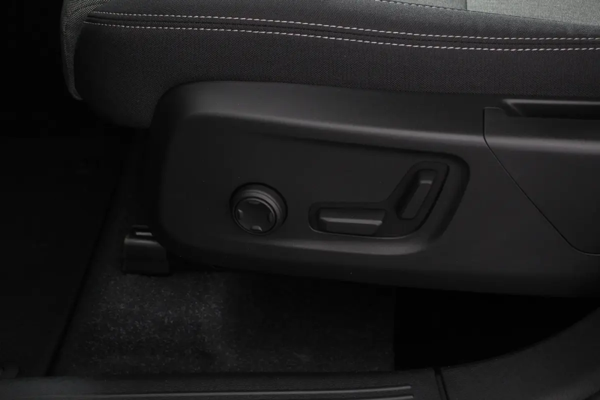 1.5 T5 Plug-in hybrid Plus Bright Navigatie Climate Control Adaptive Cruise Control  18"LMV Camera Parkeer sensoren Led