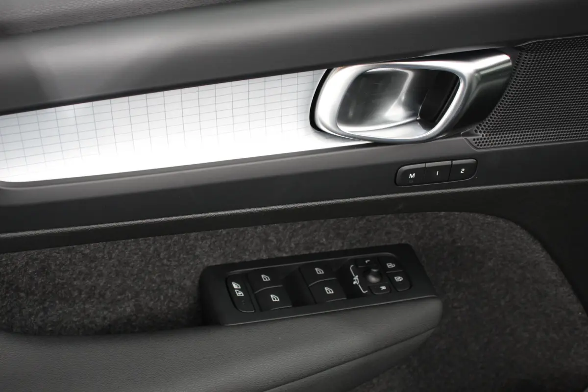 1.5 T5 Plug-in hybrid Plus Bright Navigatie Climate Control Adaptive Cruise Control  18"LMV Camera Parkeer sensoren Led