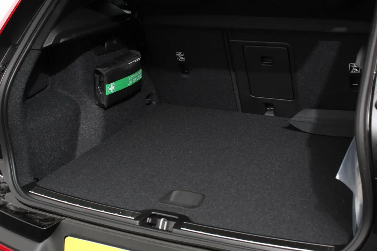 1.5 T5 Plug-in hybrid Plus Bright Navigatie Climate Control Adaptive Cruise Control  18"LMV Camera Parkeer sensoren Led