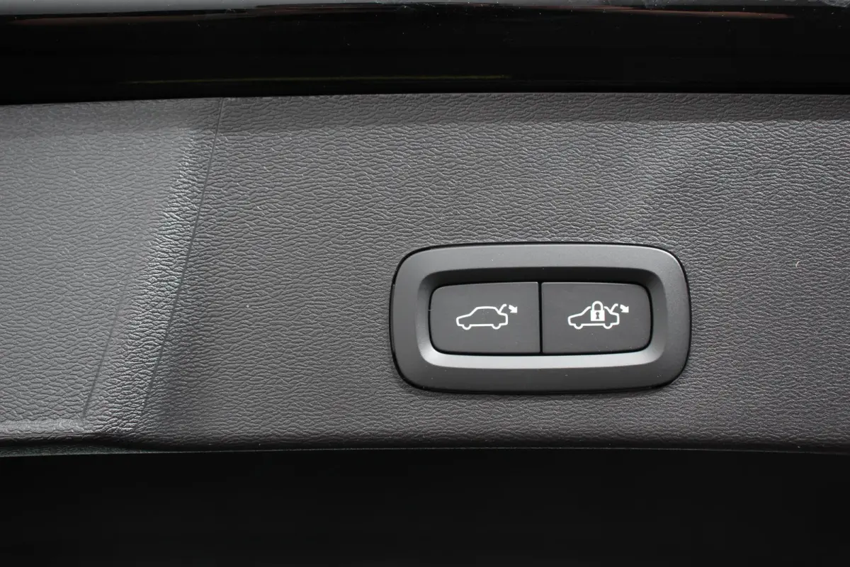 1.5 T5 Plug-in hybrid Plus Bright Navigatie Climate Control Adaptive Cruise Control  18"LMV Camera Parkeer sensoren Led