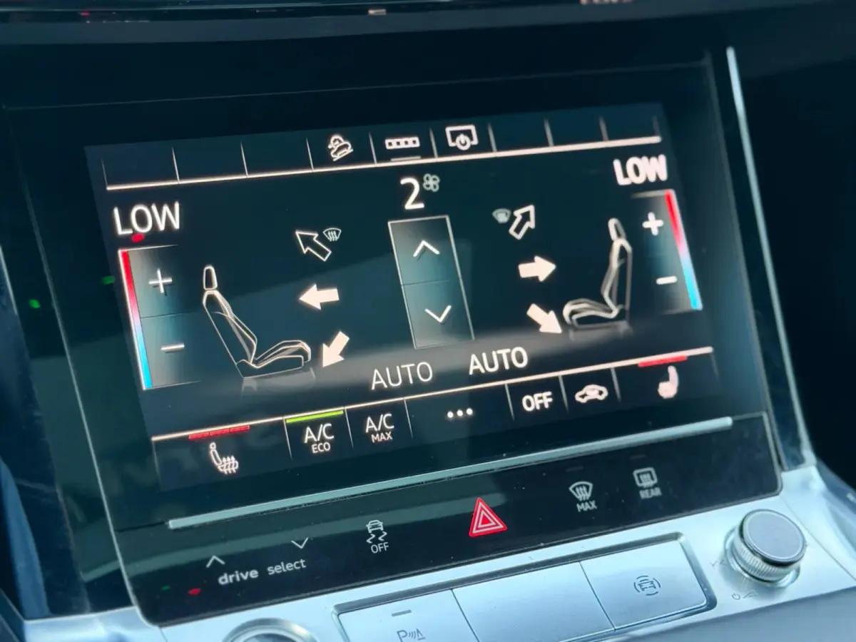 50 quattro S edition 71 kWh SoH 88% (NL-auto, Panorama, StoelV, Bang & Olufsen, Camera, PDC, EtcO)