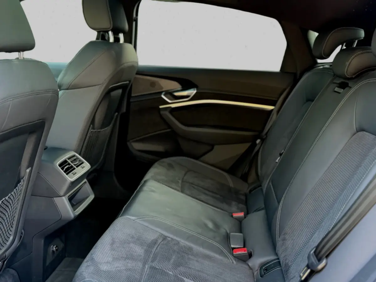50 quattro S edition 71 kWh SoH 88% (NL-auto, Panorama, StoelV, Bang & Olufsen, Camera, PDC, EtcO)