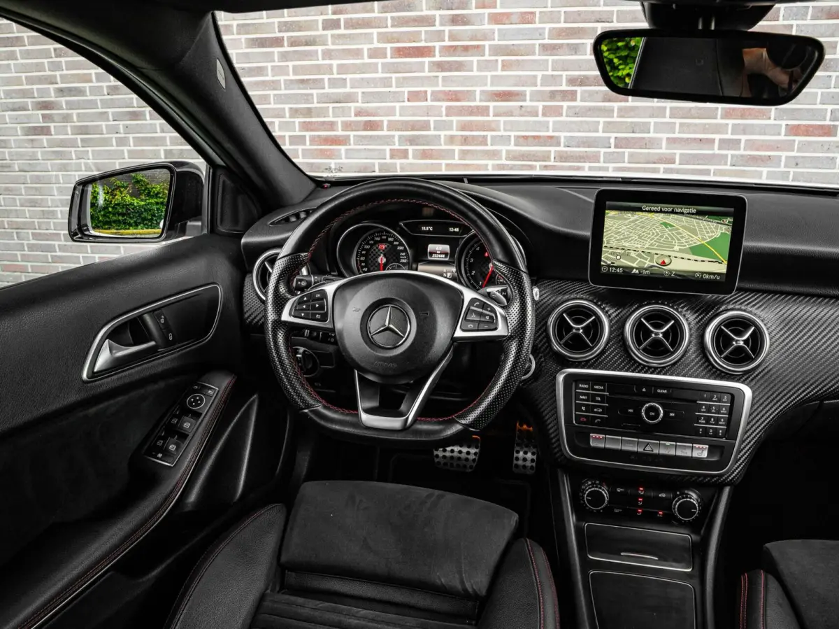 200 AMG Night Edition 156 PK AUT | Panoramadak | LED | Camera | Apple Carplay/Android Auto | 18"