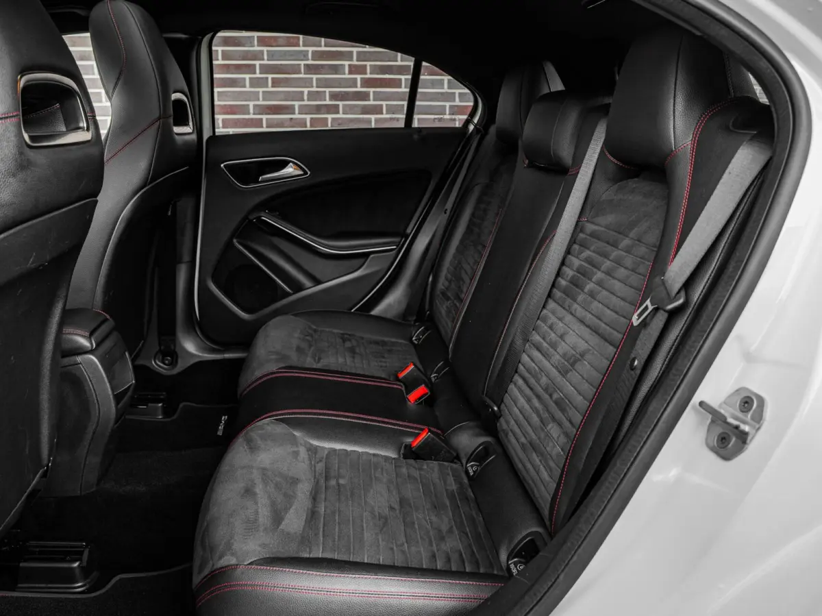 200 AMG Night Edition 156 PK AUT | Panoramadak | LED | Camera | Apple Carplay/Android Auto | 18"