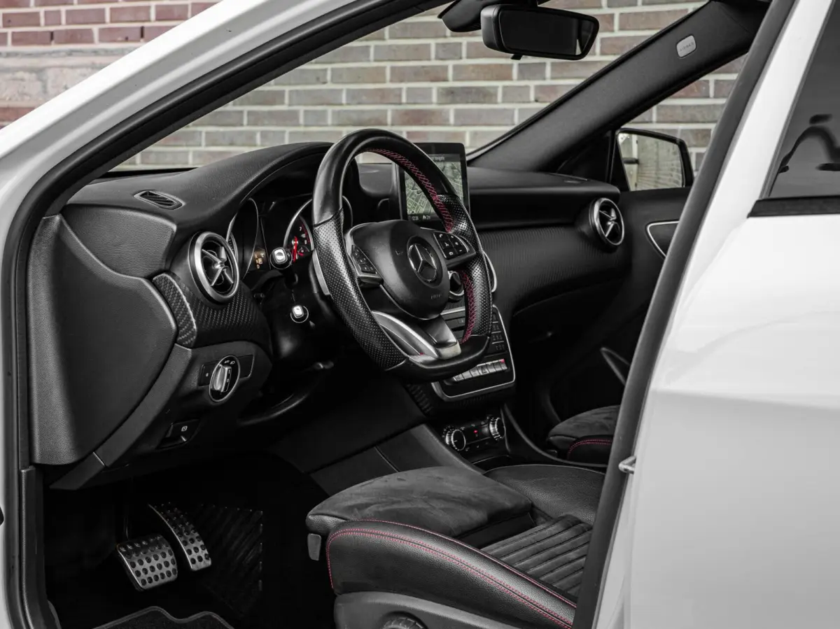 200 AMG Night Edition 156 PK AUT | Panoramadak | LED | Camera | Apple Carplay/Android Auto | 18"