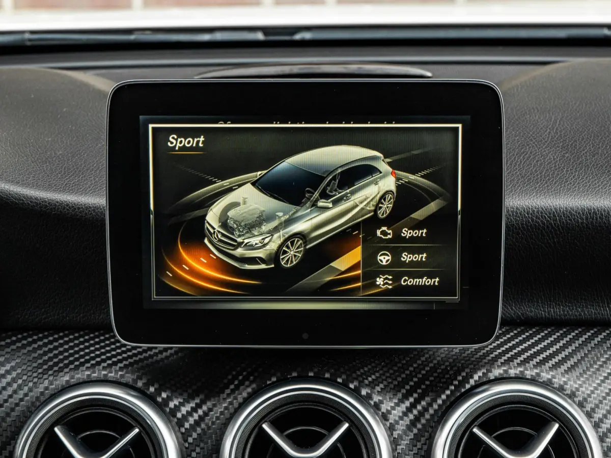 200 AMG Night Edition 156 PK AUT | Panoramadak | LED | Camera | Apple Carplay/Android Auto | 18"